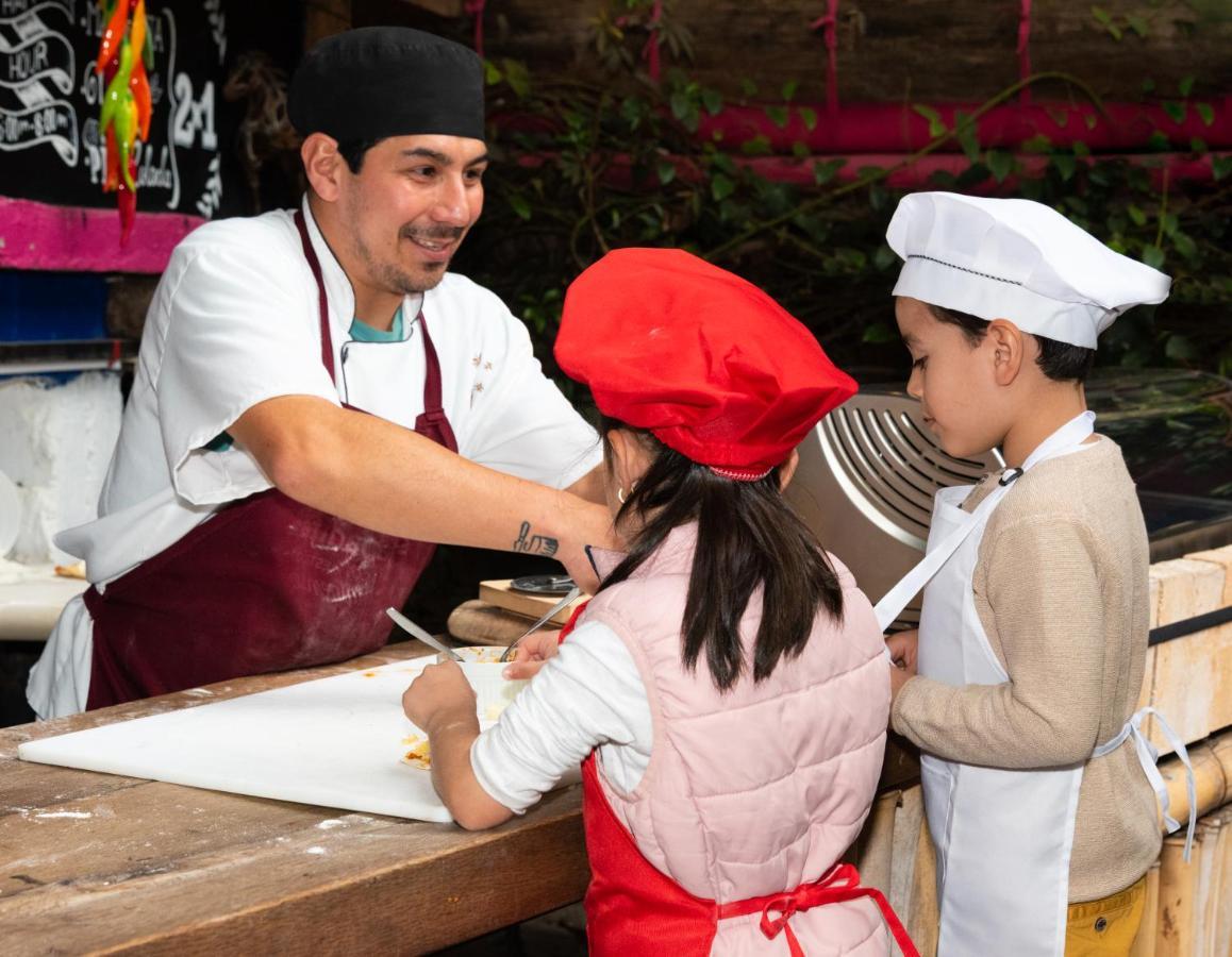 Meson De Leyendas Breakfast & Downtown バジェ・デ・ブラボ エクステリア 写真